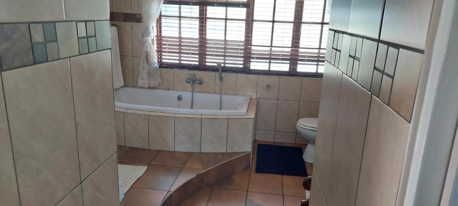 12 On Vaal Drive Guesthouse Vanderbijlpark Ngoại thất bức ảnh