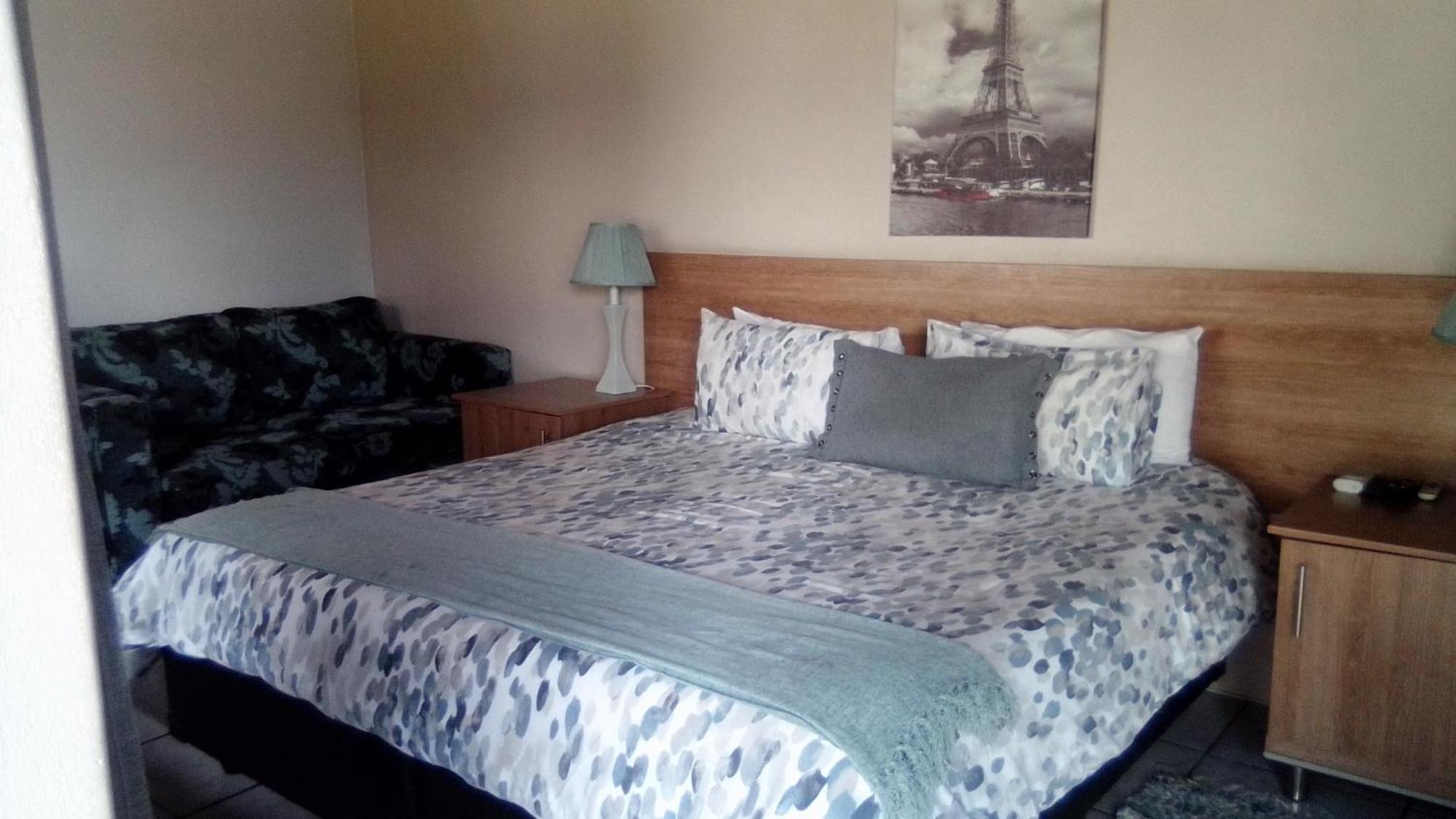 12 On Vaal Drive Guesthouse Vanderbijlpark Ngoại thất bức ảnh