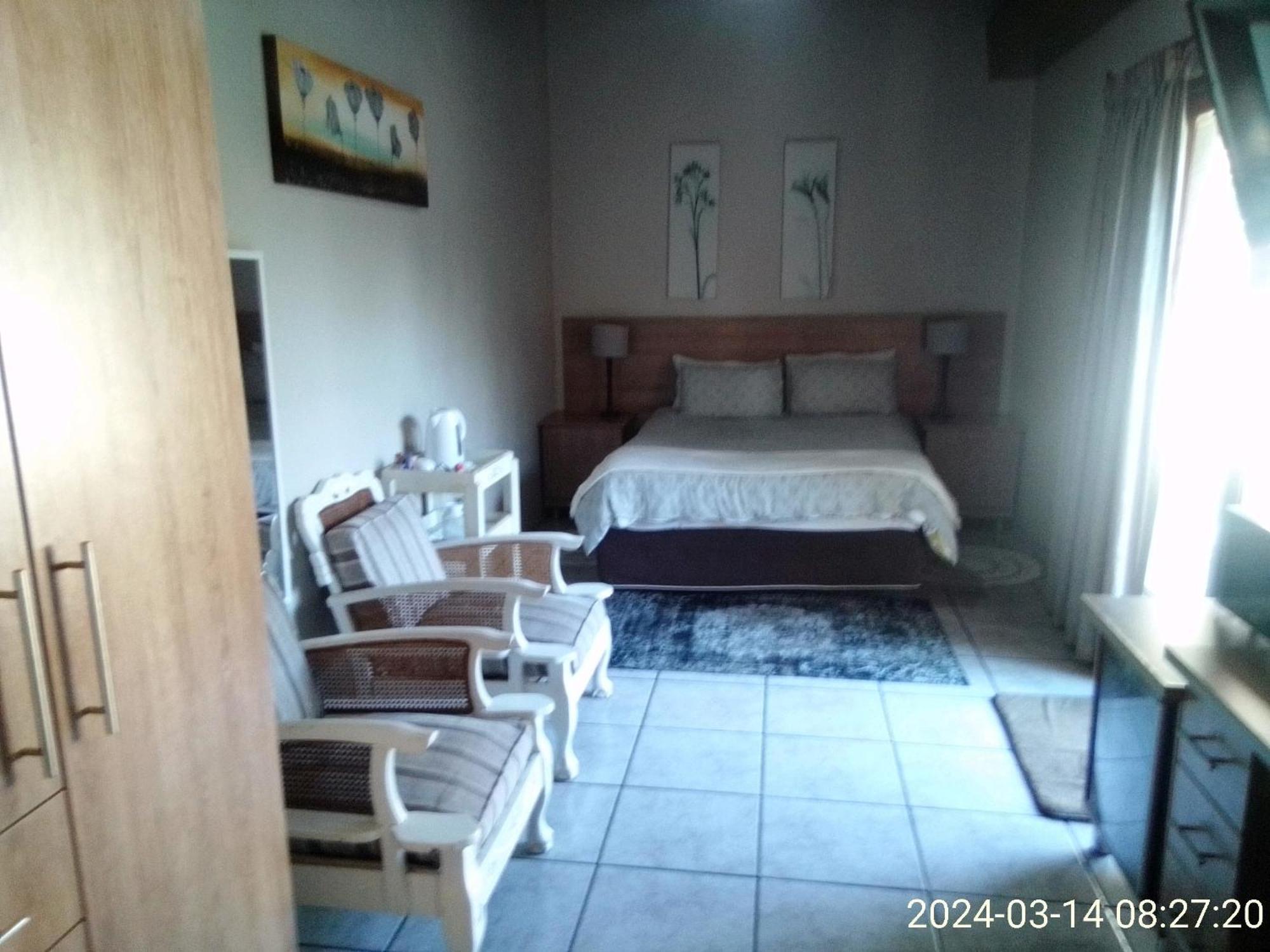 12 On Vaal Drive Guesthouse Vanderbijlpark Ngoại thất bức ảnh