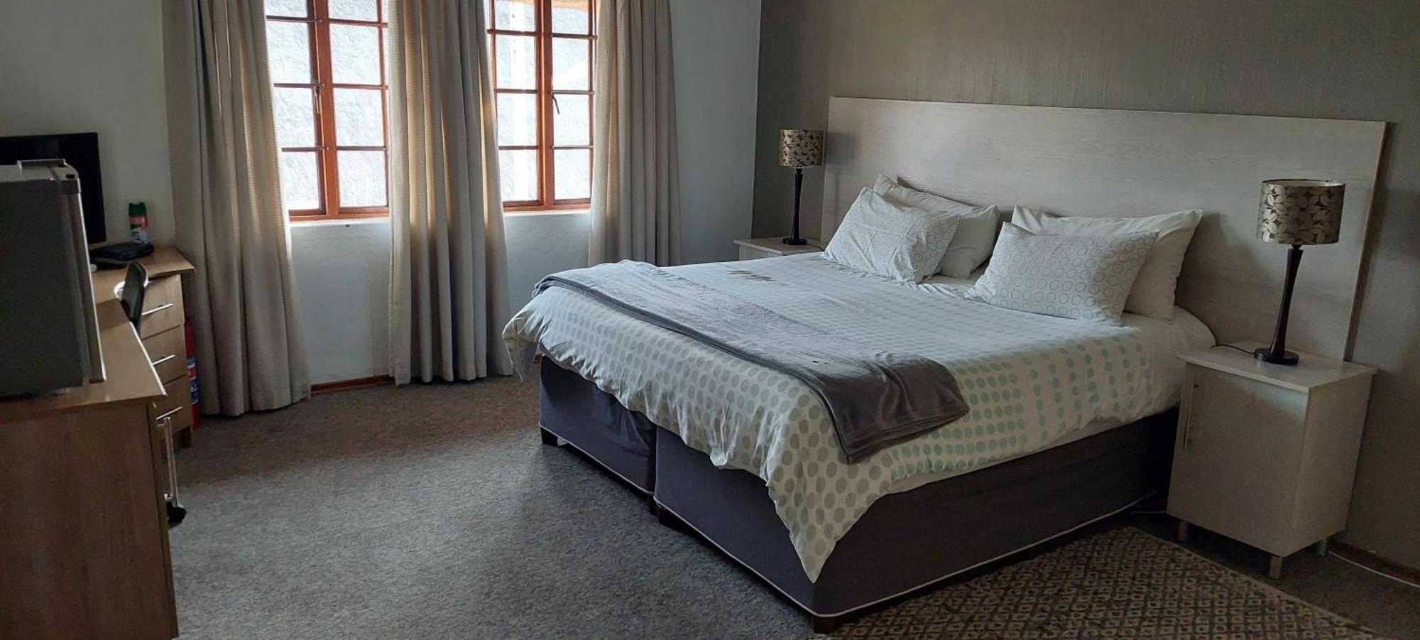 12 On Vaal Drive Guesthouse Vanderbijlpark Ngoại thất bức ảnh