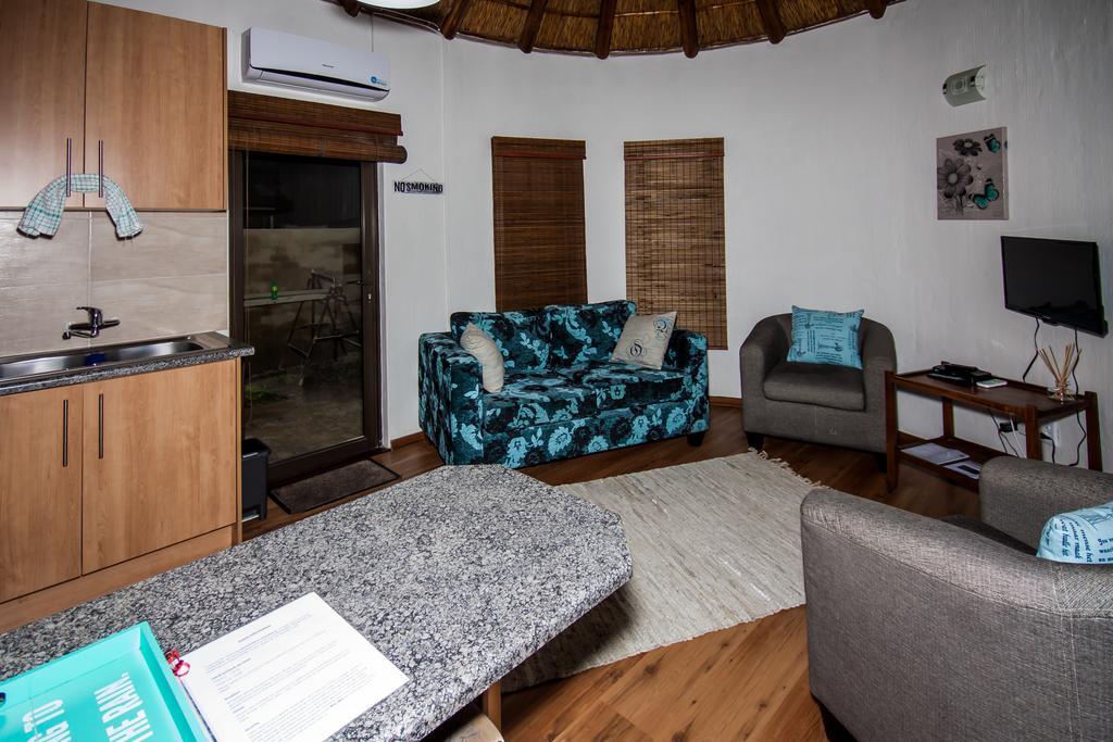12 On Vaal Drive Guesthouse Vanderbijlpark Ngoại thất bức ảnh