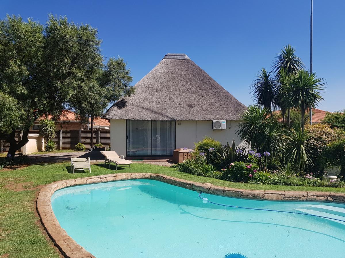 12 On Vaal Drive Guesthouse Vanderbijlpark Ngoại thất bức ảnh