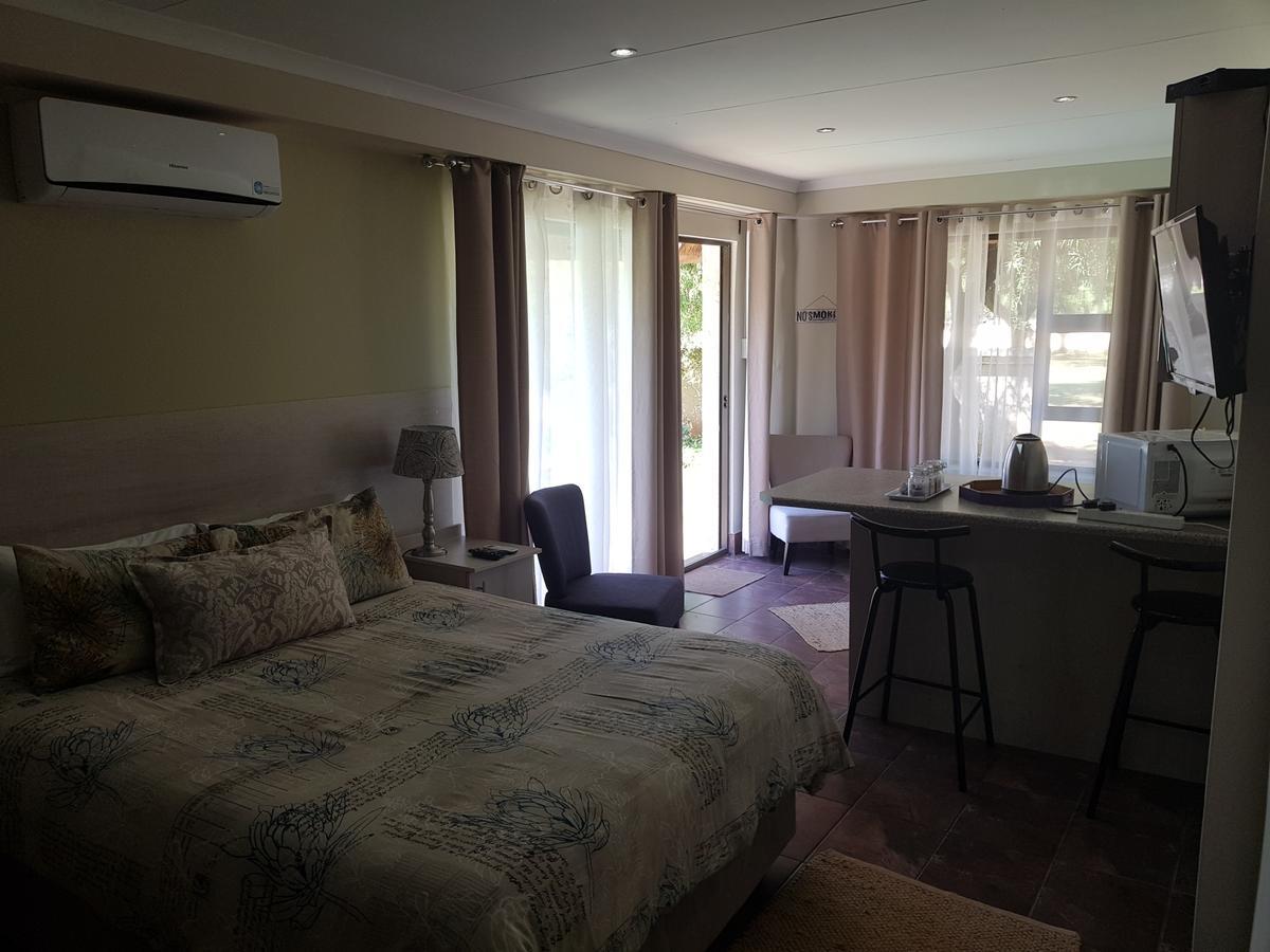 12 On Vaal Drive Guesthouse Vanderbijlpark Ngoại thất bức ảnh