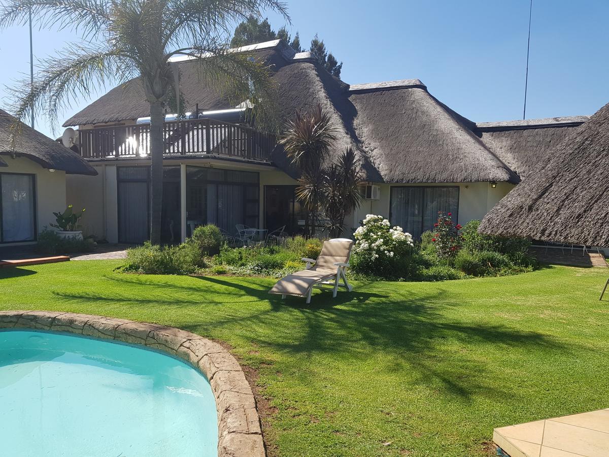 12 On Vaal Drive Guesthouse Vanderbijlpark Ngoại thất bức ảnh