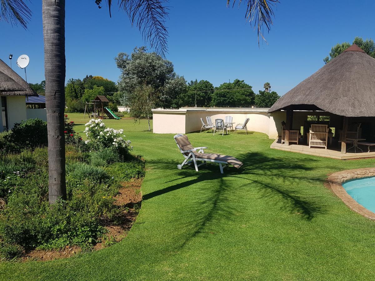 12 On Vaal Drive Guesthouse Vanderbijlpark Ngoại thất bức ảnh