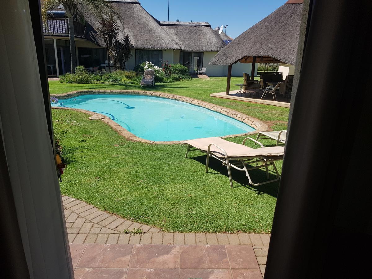 12 On Vaal Drive Guesthouse Vanderbijlpark Ngoại thất bức ảnh
