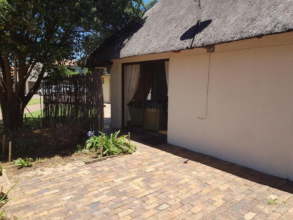 12 On Vaal Drive Guesthouse Vanderbijlpark Ngoại thất bức ảnh