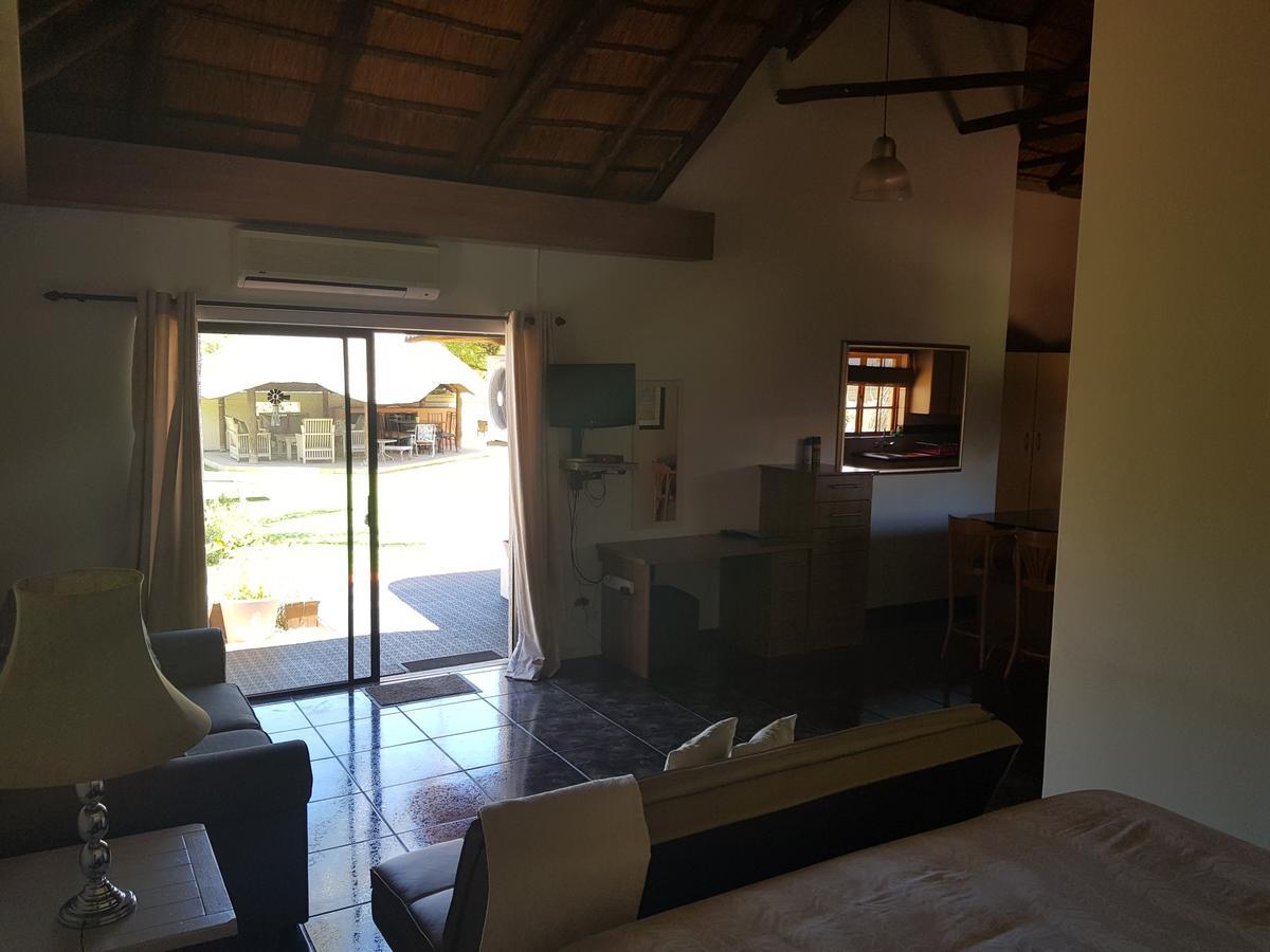 12 On Vaal Drive Guesthouse Vanderbijlpark Ngoại thất bức ảnh