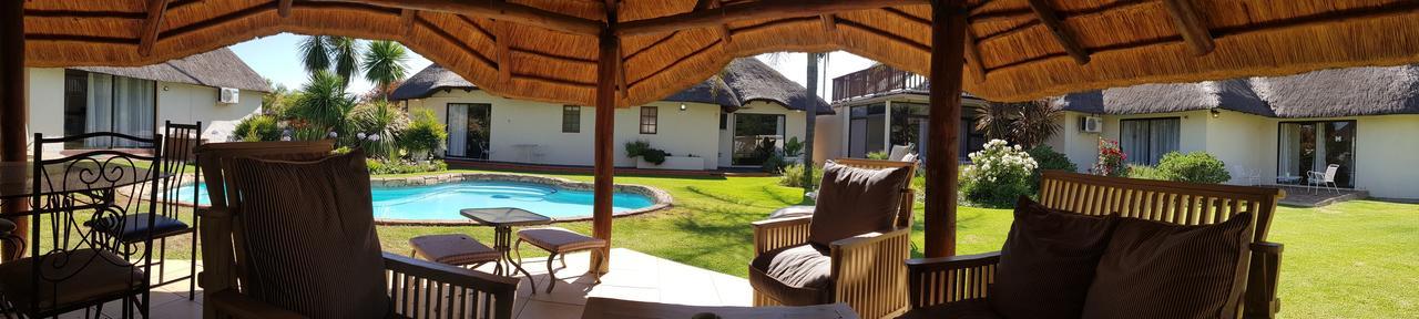 12 On Vaal Drive Guesthouse Vanderbijlpark Ngoại thất bức ảnh