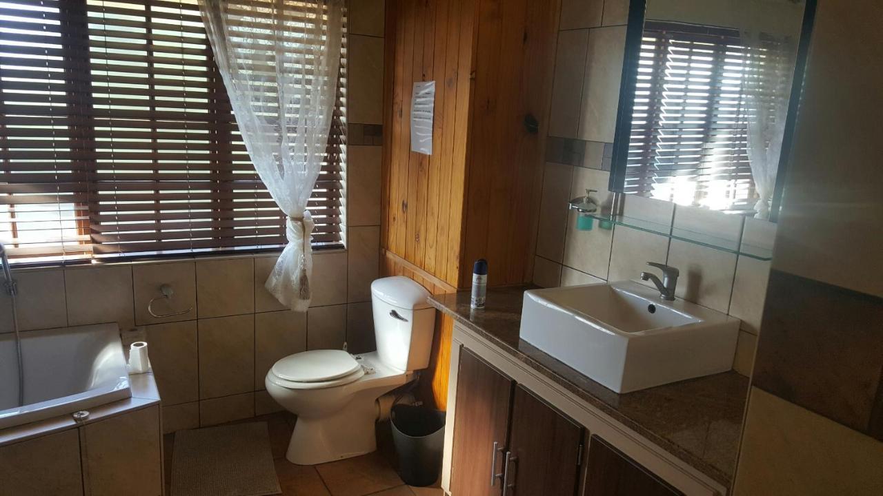 12 On Vaal Drive Guesthouse Vanderbijlpark Ngoại thất bức ảnh