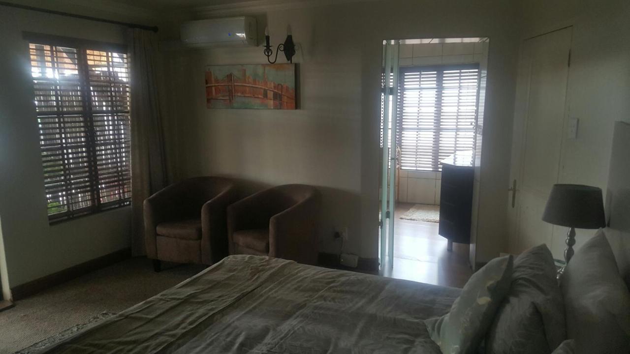 12 On Vaal Drive Guesthouse Vanderbijlpark Ngoại thất bức ảnh